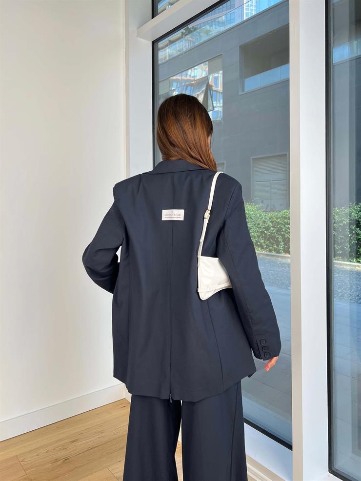 Omuz Vatkalı Oversize Önü Düğme Kapamalı Mirem Kadın Lacivert Blazer Ceket 24Y853