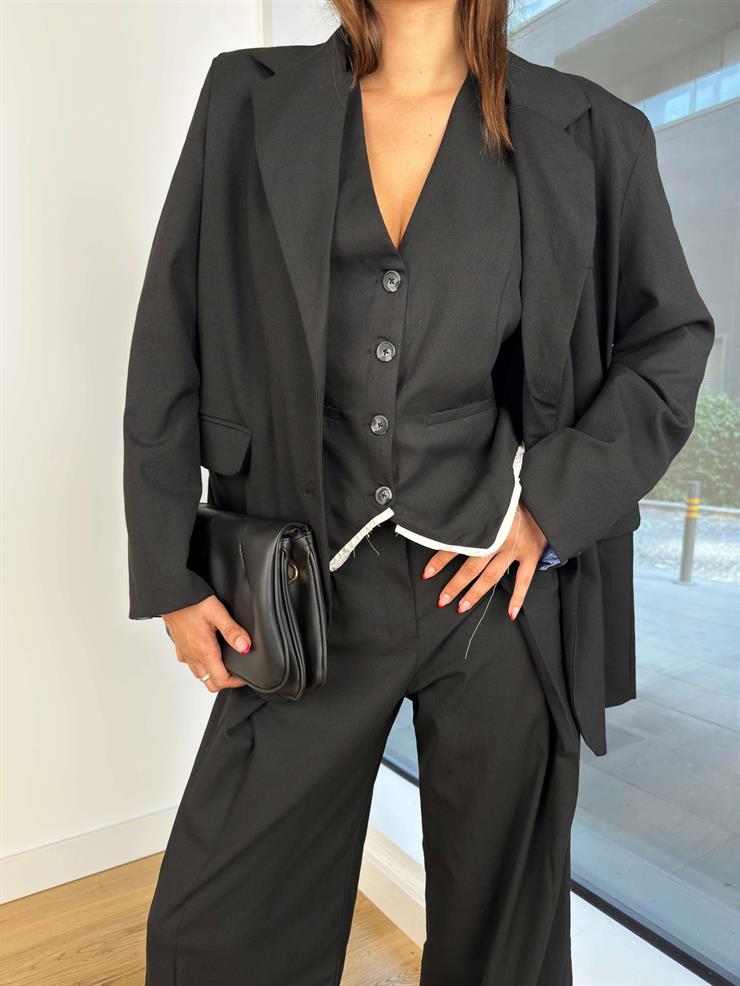 Omuz Vatkalı Oversize Önü Düğme Kapamalı Mirem Kadın Siyah Blazer Ceket 24Y853