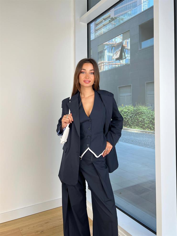 Omuz Vatkalı Oversize Önü Düğme Kapamalı Mirem Kadın Lacivert Blazer Ceket 24Y853