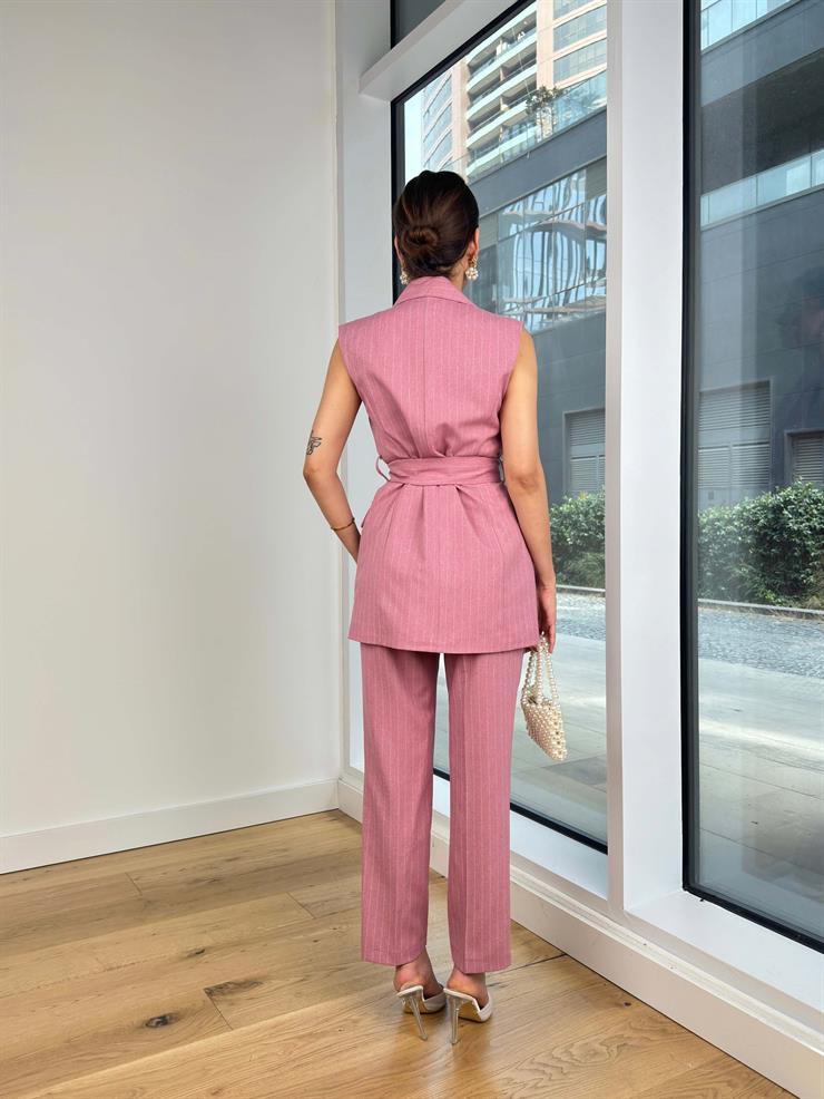 Kruvaze yaka Belden Bağlamalı Kolsuz Ceket Boru Paça Pantolon Monis Kadın Çizgili Pudra Takım 24Y717