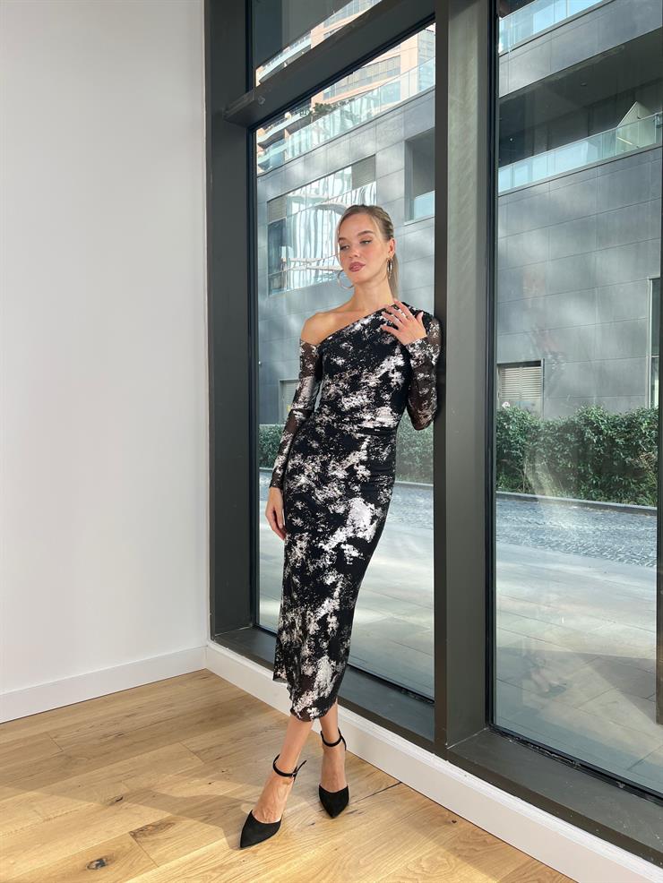 Tek Omuz Uzun Tül Kol Beli Drape Detaylı Myra Kadın Desenli Siyah Elbise 24k000153