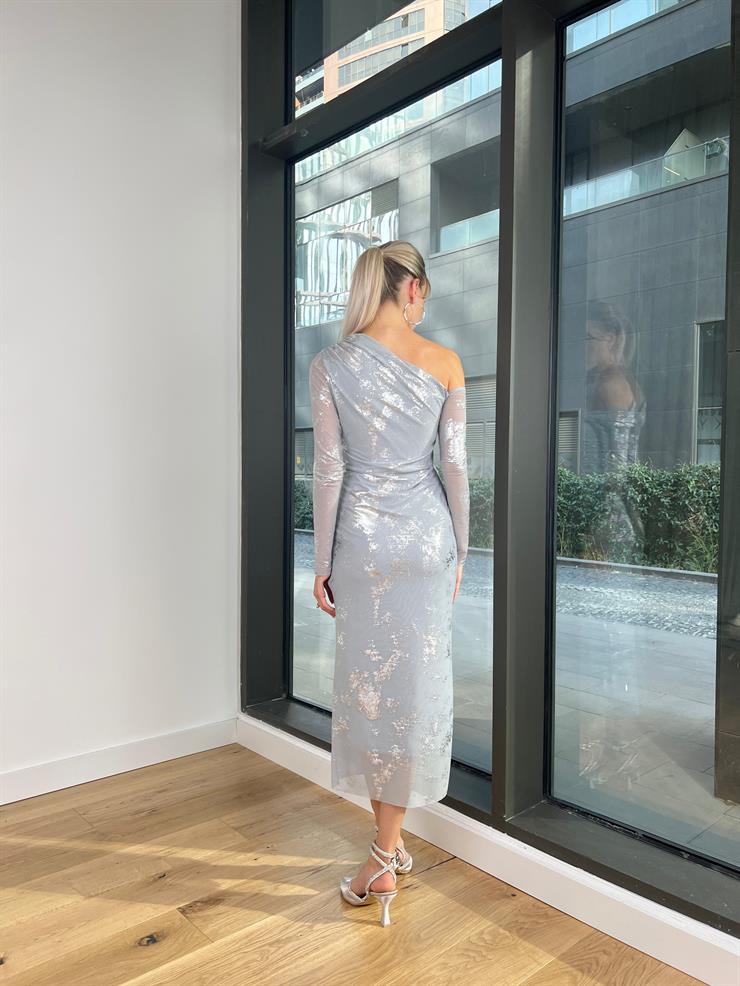 Tek Omuz Uzun Tül Kol Beli Drape Detaylı Myra Kadın Desenli Gri Elbise 24k000153