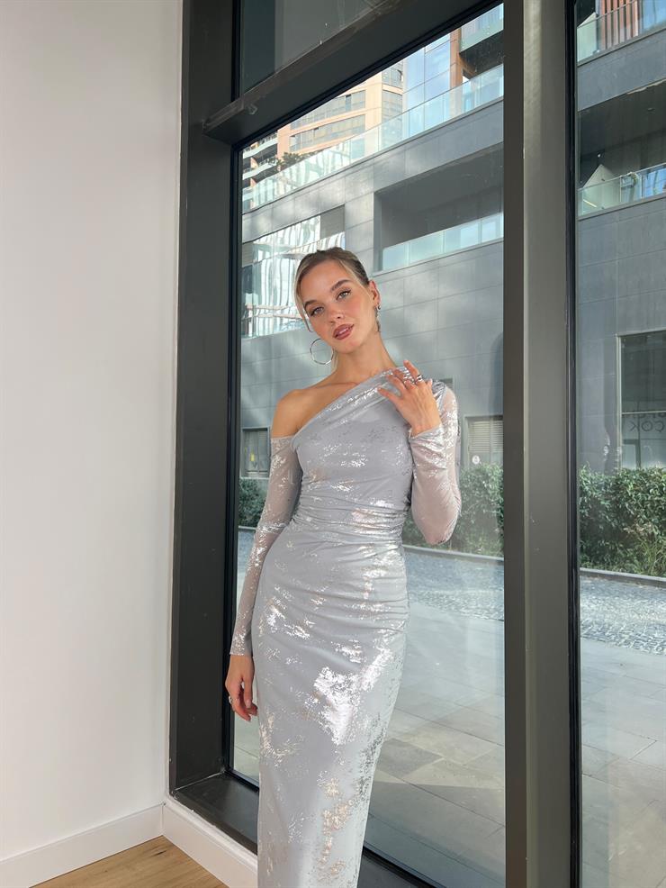 Tek Omuz Uzun Tül Kol Beli Drape Detaylı Myra Kadın Desenli Gri Elbise 24k000153