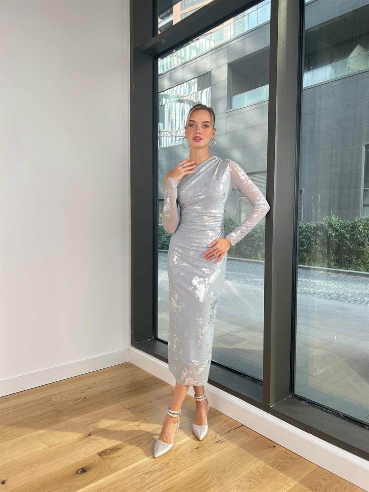 Tek Omuz Uzun Tül Kol Beli Drape Detaylı Myra Kadın Desenli Gri Elbise 24k000153