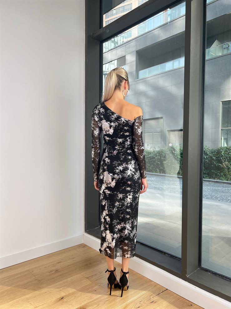 Tek Omuz Uzun Tül Kol Beli Drape Detaylı Myra Kadın Desenli Siyah Elbise 24k000153