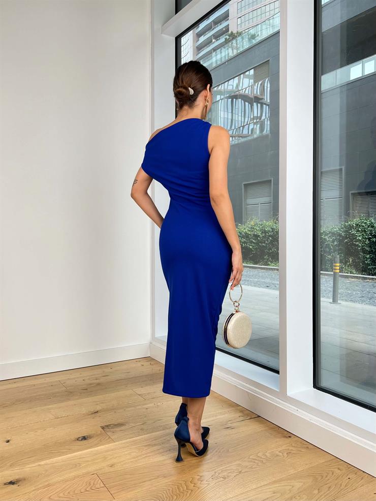 Düşük Omuz Ve Omuz Aksesuarlı  Drapeli Nagib Saks Kadın Elbise 25K088