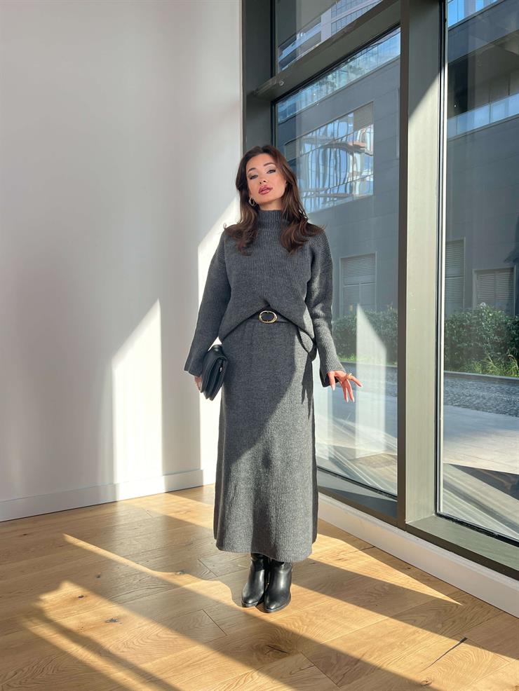 Boğazlı Oversize Kazak Yüksek Bel Uzun Etek Nakia Kadın Gri Triko Takım 24Y002