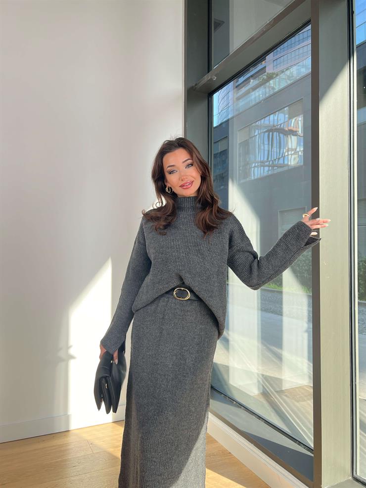 Boğazlı Oversize Kazak Yüksek Bel Uzun Etek Nakia Kadın Gri Triko Takım 24Y002