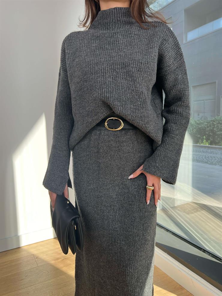 Boğazlı Oversize Kazak Yüksek Bel Uzun Etek Nakia Kadın Gri Triko Takım 24Y002