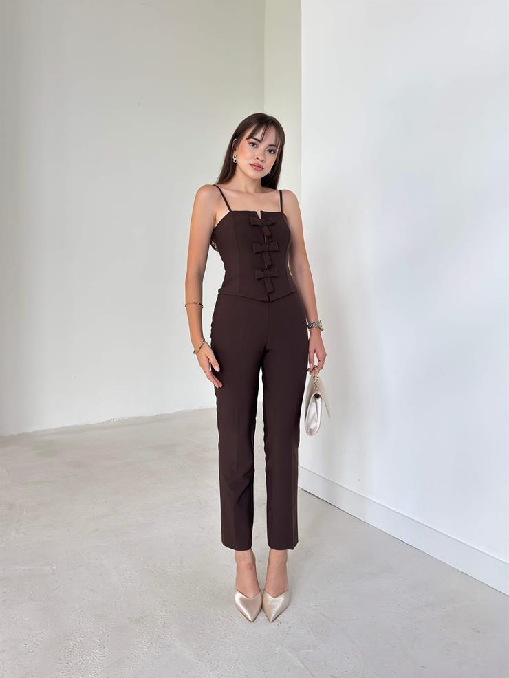 Fiyonk Detaylı Ayarlanabilir Askılı Yandan Fermuarlı Naldir Kadın Kahve Tulum 26K097