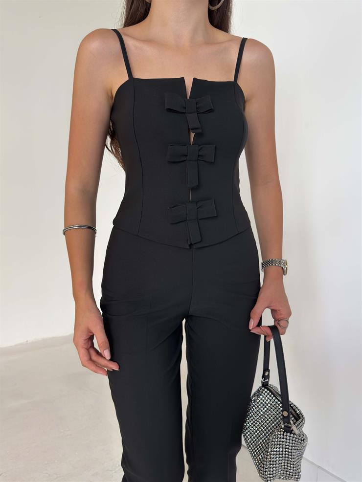 Fiyonk Detaylı Ayarlanabilir Askılı Yandan Fermuarlı Naldir Kadın Siyah Tulum 26K097