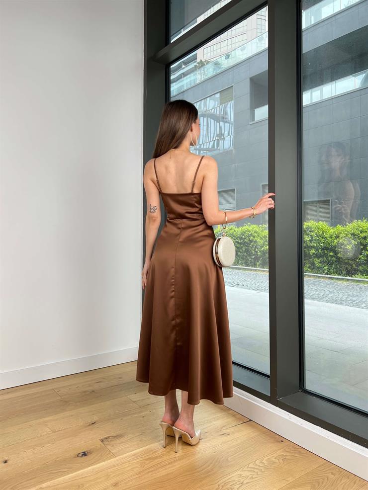 Kalp Yaka Askılı Naston Kahve Kadın Saten Elbise 25Y314