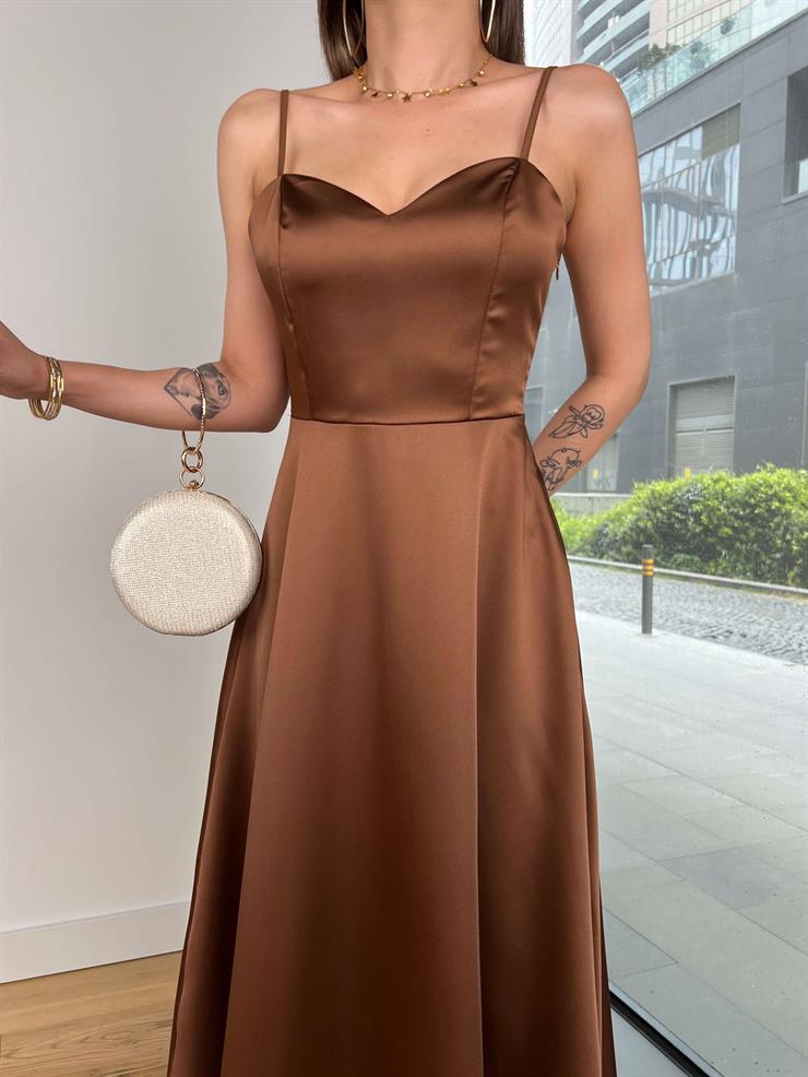 Kalp Yaka Askılı Naston Kahve Kadın Saten Elbise 25Y314