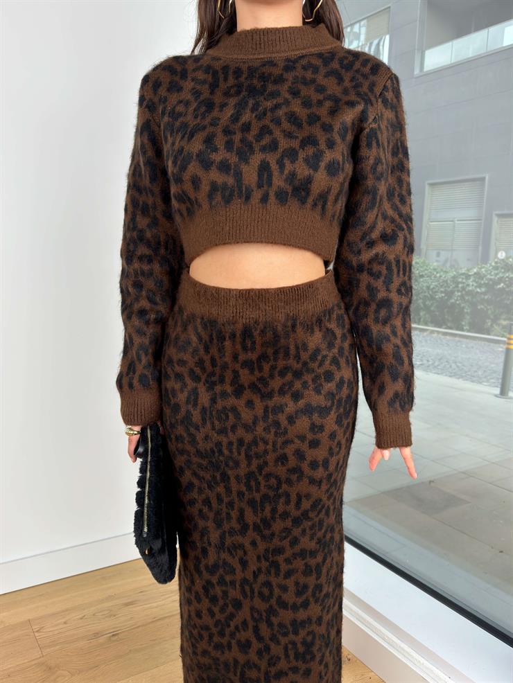 Yarım Boğazlı Uzun Kol Beli Lastikli Uzun Etek Nedas Kahve Kadın Desenli Triko Takım 25K326