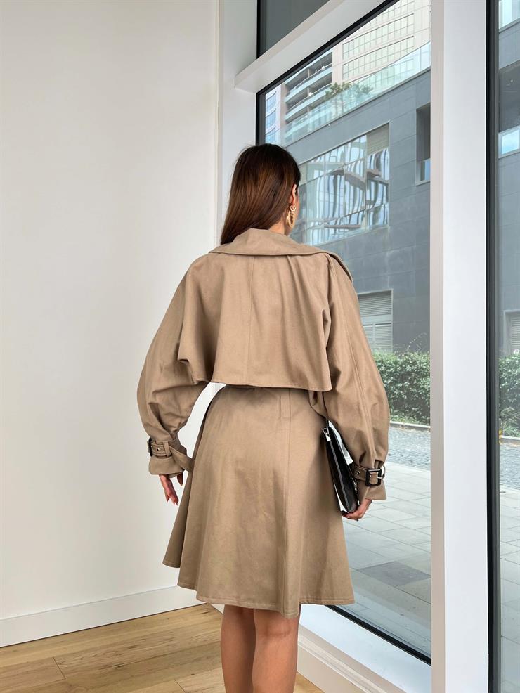 Beli Ve Kol Kısmı Kemerli Önü Düğmeli Nejc Kadın Vizon Kısa Trençkot 25K038