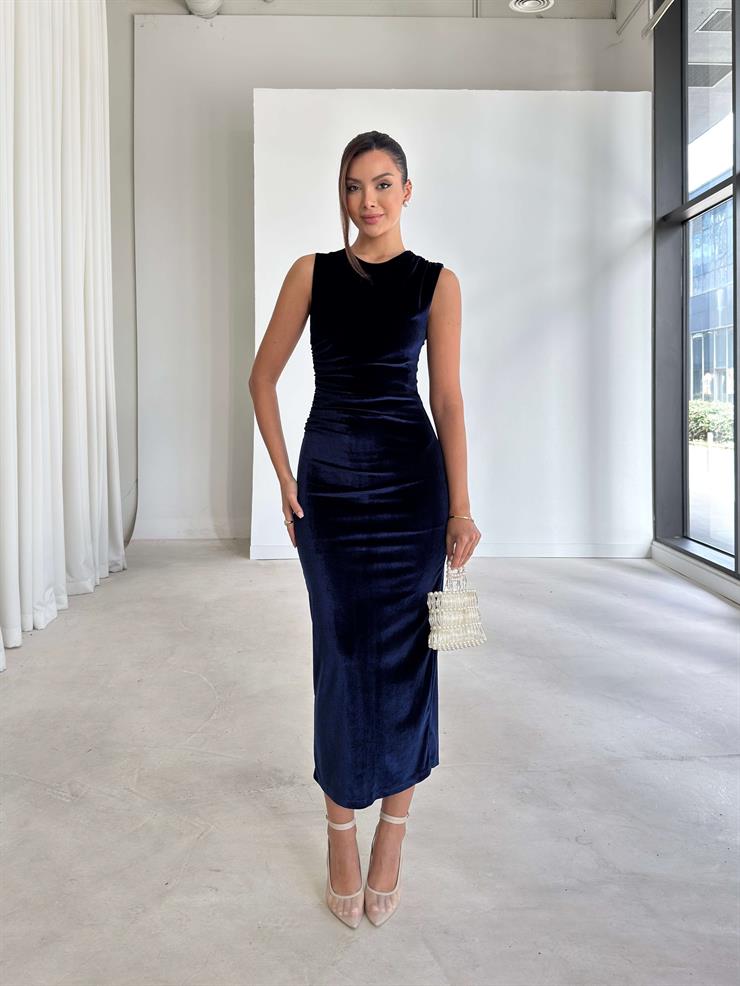 Drape Detaylı Arkası Yırtmaçlı Nelani Lacivert Kadın Kadife Elbise 26K260