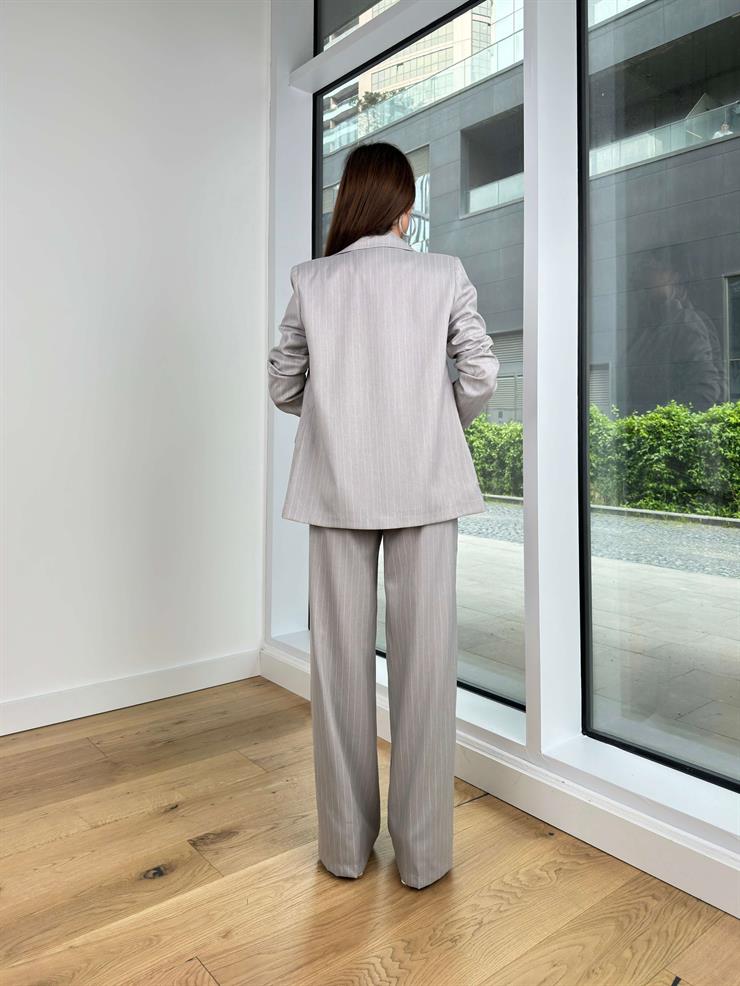 Önü Düğme Kapamalı Yelek Blazer Ceket Yüksek Bel Bol Pantolon Nelia Kadın Gri Üçlü Takım 24Y448