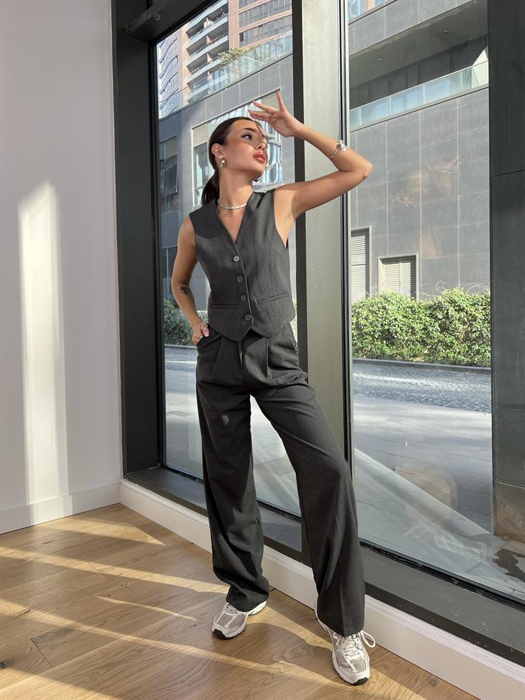 Önü Düğme Kapamalı Yelek Yüksek Bel Pens Detaylı Bol Paça Pantolon Nepal Kadın Füme Takım 24k000200