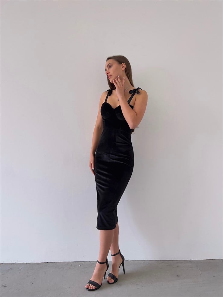 Göğüs Gloplu Arkası Yırtmaçlı Niger Kadın Siyah Elbise 23K000308