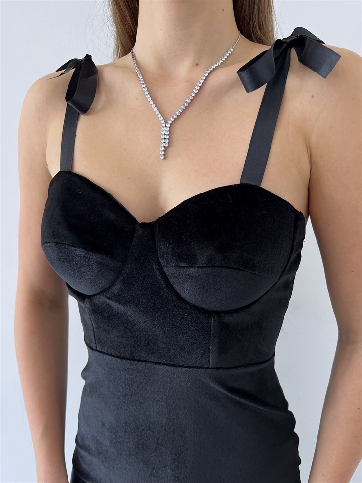 Göğüs Gloplu Arkası Yırtmaçlı Niger Kadın Siyah Elbise 23K000308