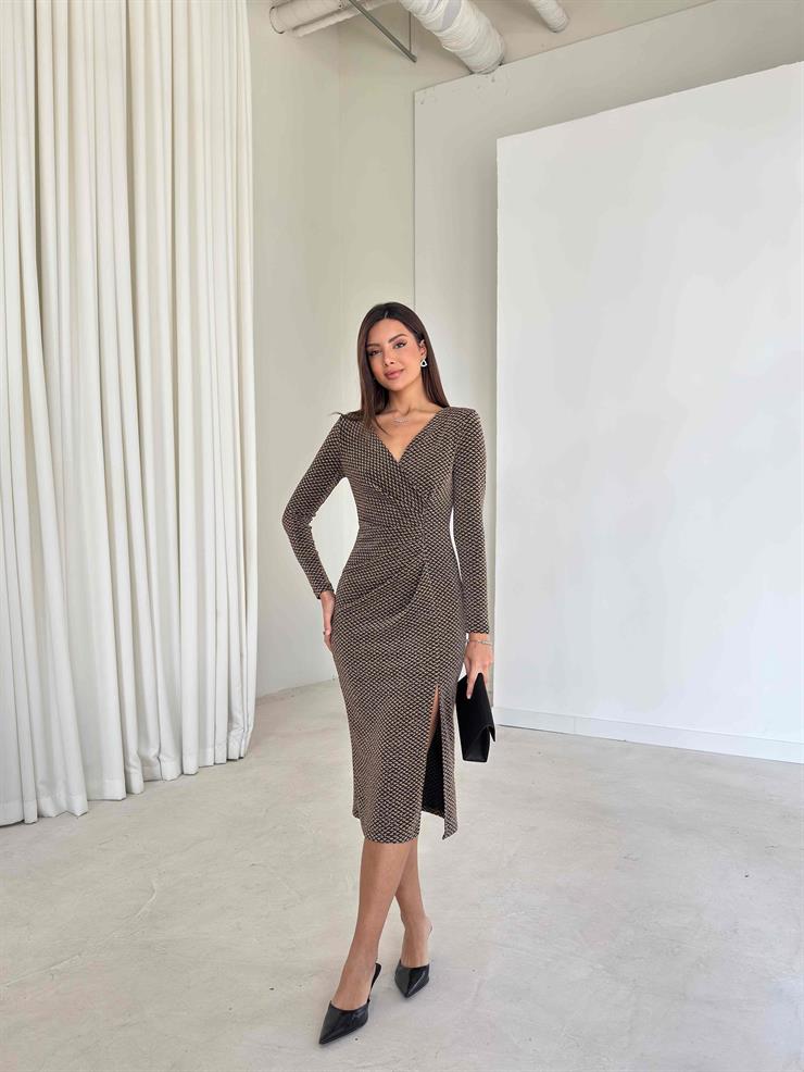 Taşlı Parlak Kruvaze Yaka Drapeli Önü Yırtmaçlı Nılda Gold Kadın Elbise 26K295