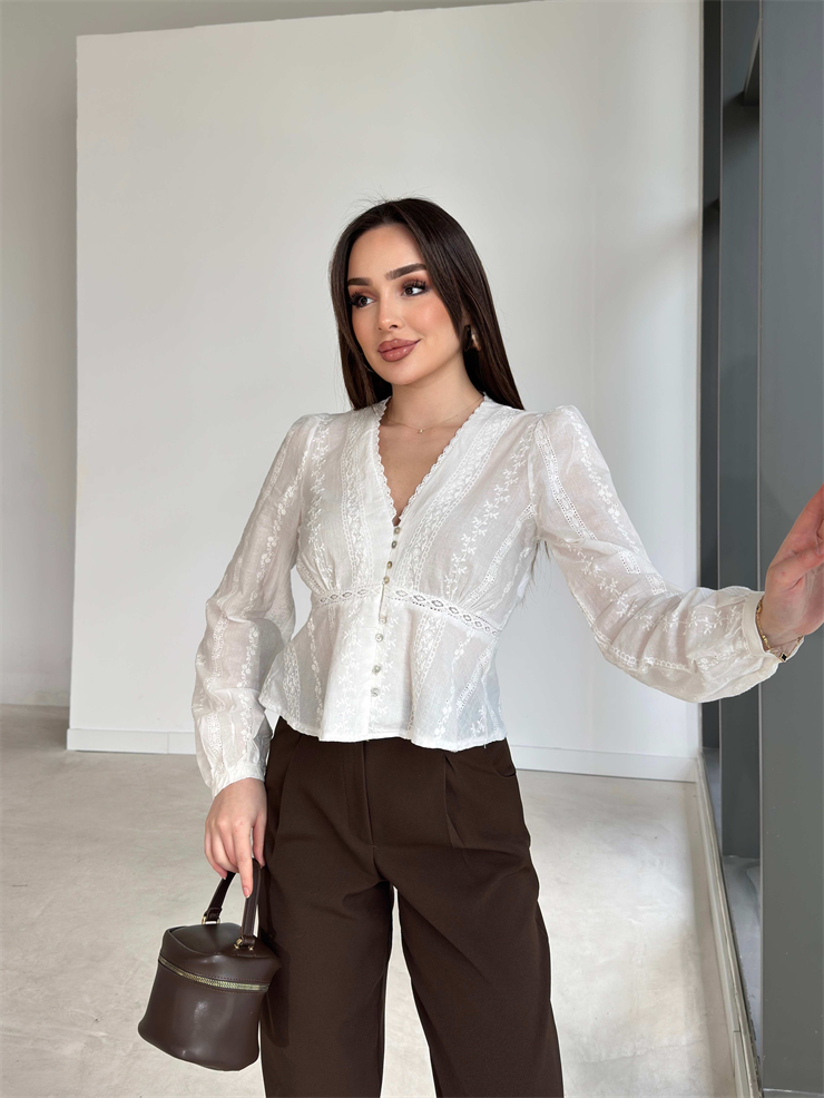 V Yaka Dantelli Önü Düğme Kapamalı Uzun Kollu Ekru Novus Kadın Bluz 26Y170