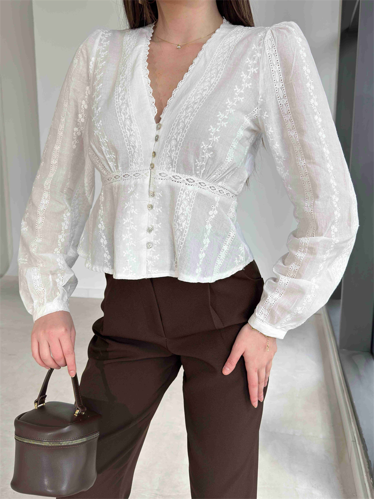 V Yaka Dantelli Önü Düğme Kapamalı Uzun Kollu Ekru Novus Kadın Bluz 26Y170