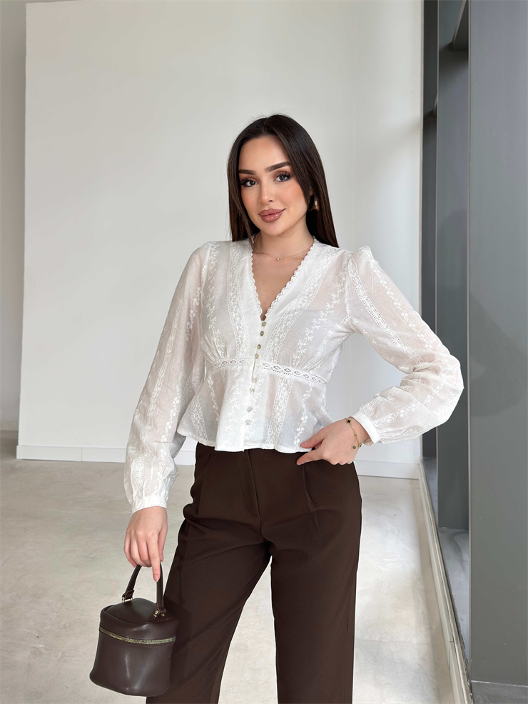 V Yaka Dantelli Önü Düğme Kapamalı Uzun Kollu Ekru Novus Kadın Bluz 26Y170