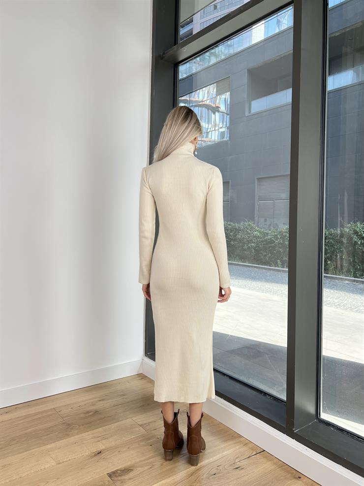 Boğazlı Uzun Kollu Yırtmaçlı Nunca Kadın Krem Triko Elbise 24k000158