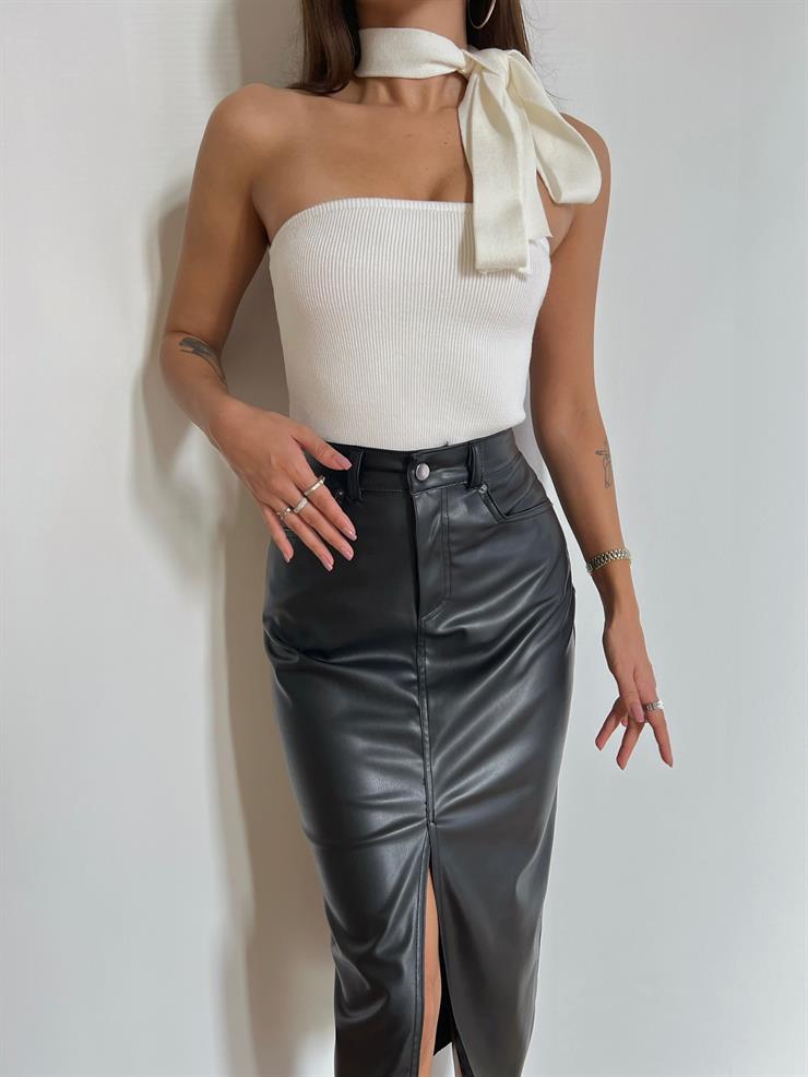 Düğme Kapamalı Önden Yırtmaçlı Ojej Kadın Siyah Vegan Deri Etek 24k000067