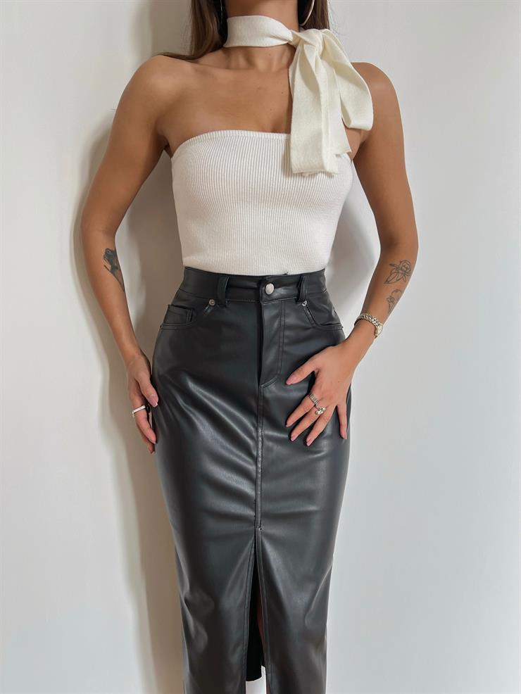 Düğme Kapamalı Önden Yırtmaçlı Ojej Kadın Siyah Vegan Deri Etek 24k000067