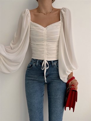 Önü Büzgülü Omuz Lastikli Balon Kol Kadın Beyaz Bluz 22K000495