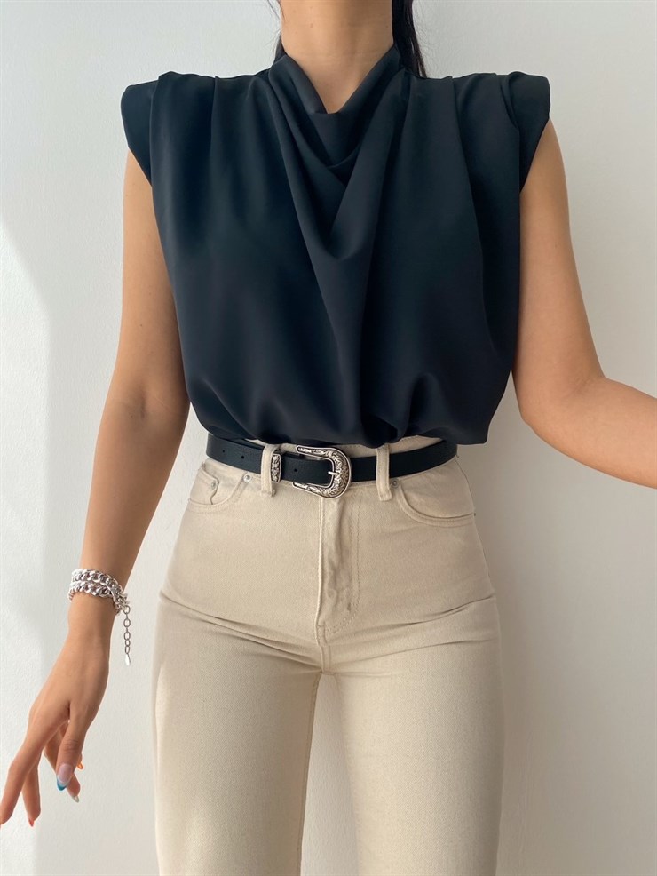 Omuz Vatkalı Dökümlü Yaka Kadın Siyah Bluz 21Y000252