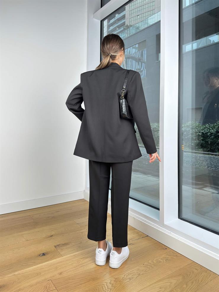 Omuz Vatkalı Düğme Kapamalı Blazer Ceket Yüksek Bel Dar Paça Pantolon Leone Siyah Kadın Takım 25K435