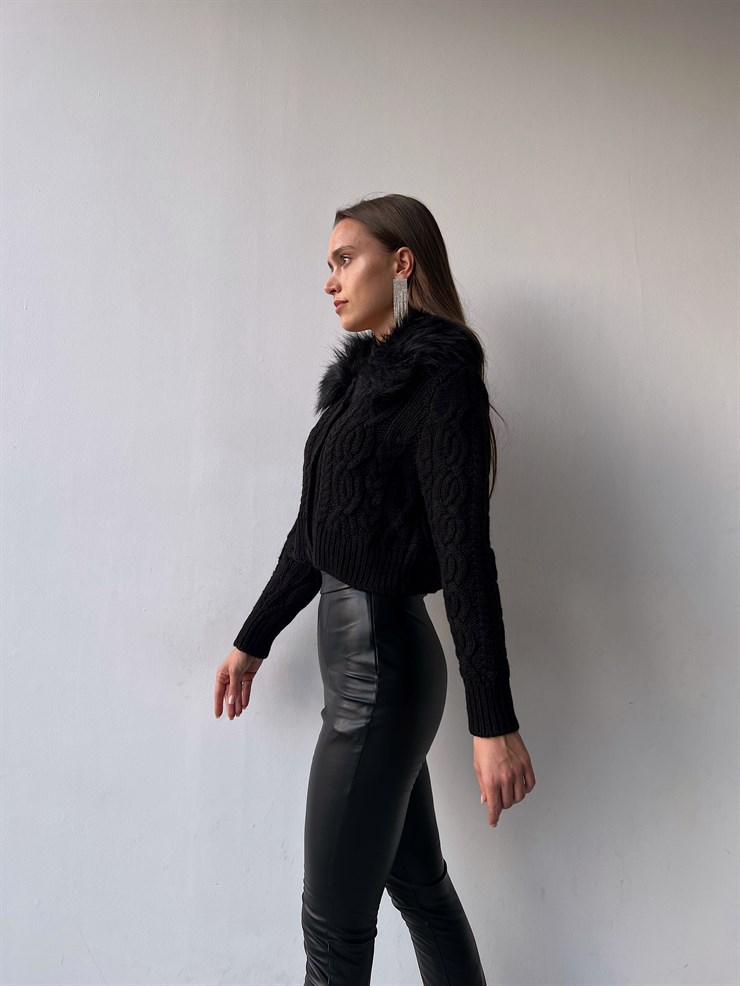 Ön Düğme Kapamalı Jorge Yaka Tüylü Kadın Siyah Hırka 23K000263