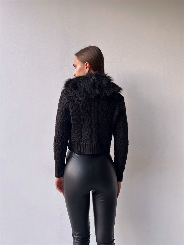 Ön Düğme Kapamalı Jorge Yaka Tüylü Kadın Siyah Hırka 23K000263