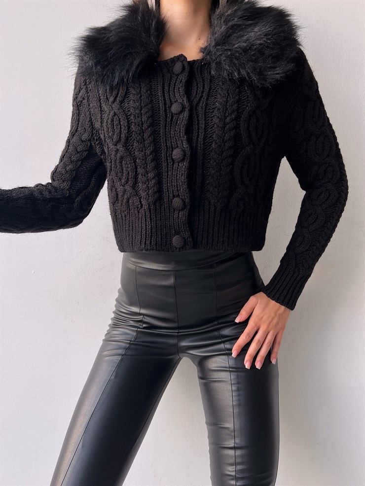 Ön Düğme Kapamalı Jorge Yaka Tüylü Kadın Siyah Hırka 23K000263