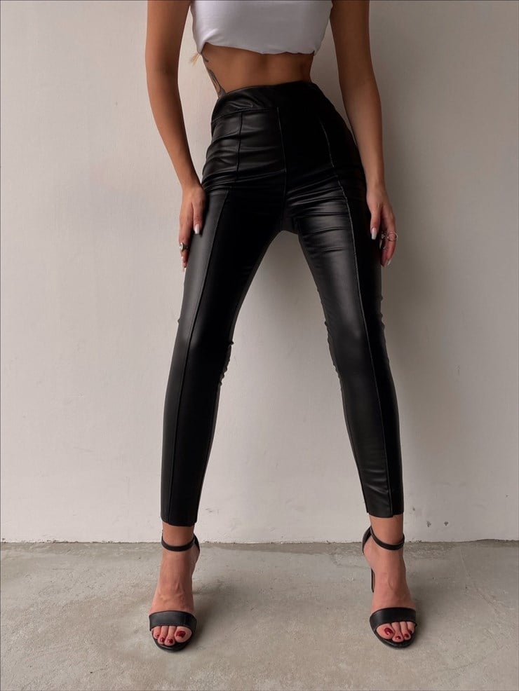 Önden Dikiş Detaylı Yandan Fermuarlı Kadın Siyah Deri Tayt 22K000210