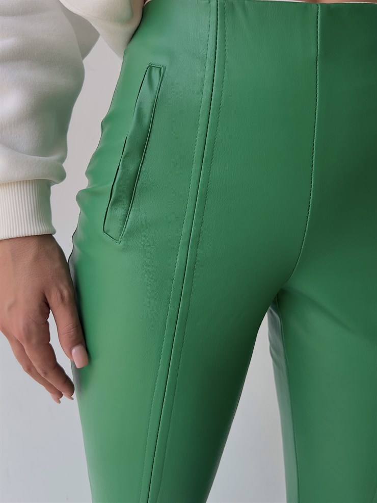 Önden Paçası Yırtmaçlı Connell Kadın Yeşil  Vegan Deri Pantolon 23K000072