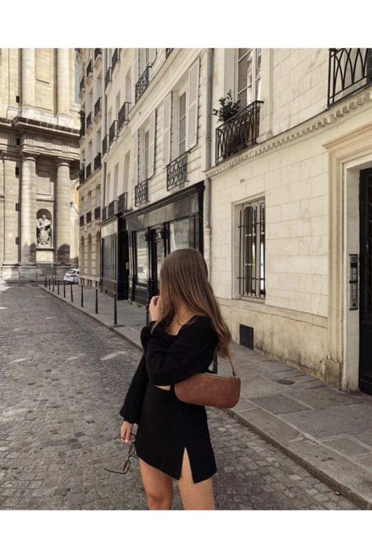 Önden Yırtmaçlı Kadın Siyah Mini Etek 21K000206