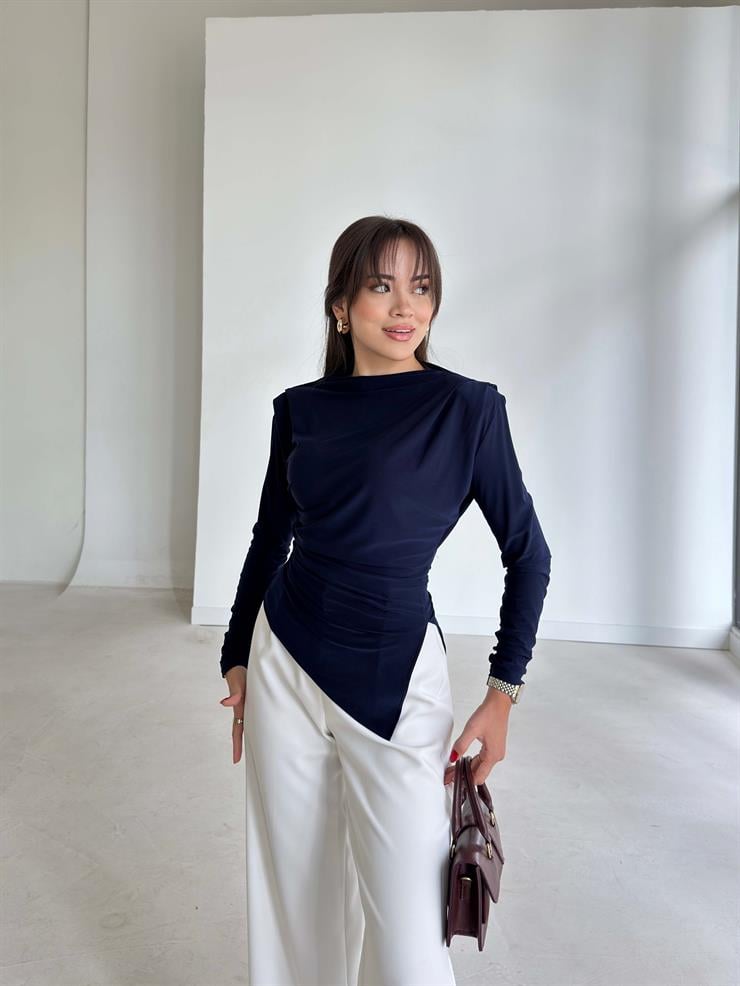 Omzu Vatkalı Asimetrik Kesim Onerle Lacivert Kadın Bluz 26K114