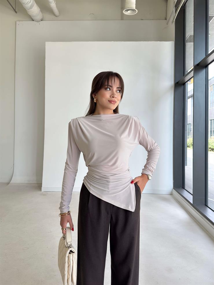 Omzu Vatkalı Asimetrik Kesim Onerle Taş Kadın Bluz 26K114