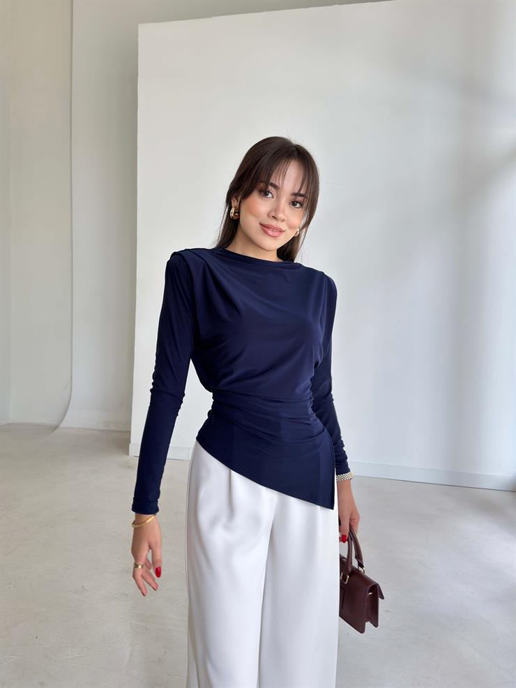 Omzu Vatkalı Asimetrik Kesim Onerle Lacivert Kadın Bluz 26K114