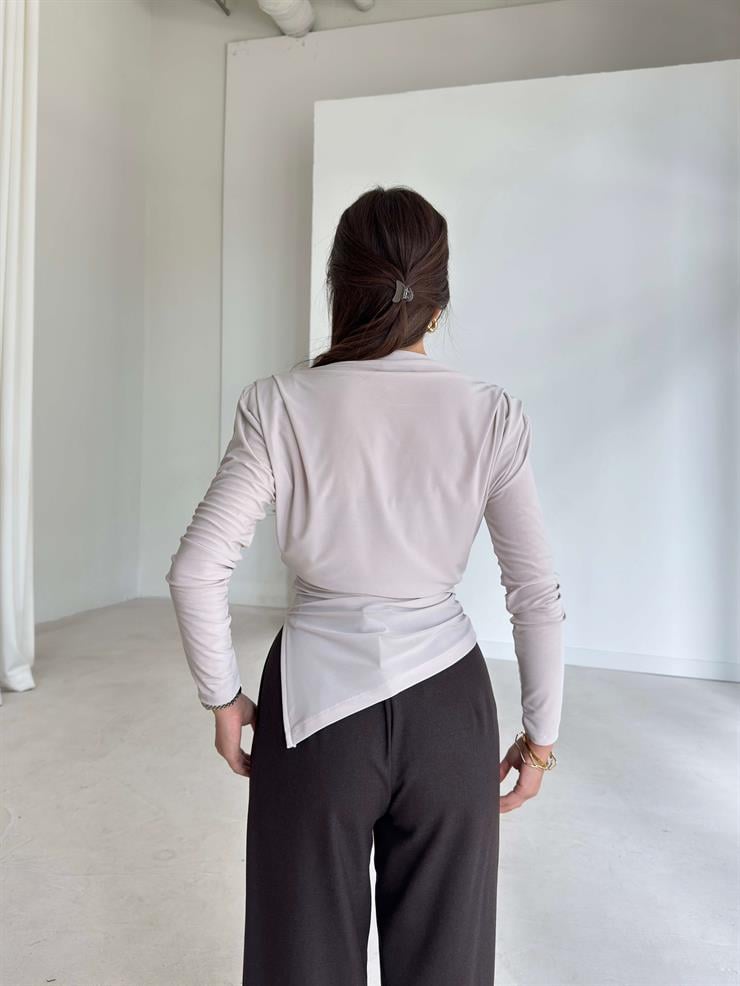 Omzu Vatkalı Asimetrik Kesim Onerle Taş Kadın Bluz 26K114