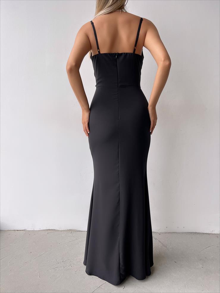 Askılı Yaka Dökümlü Ön kısmı Drape Detaylı Ontembaar Kadın Siyah Elbise 23Y000237