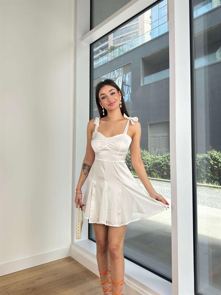 Önü Büzgü Detaylı Eteği Volanlı Conroy Kadın Beyaz Saten Mini Elbise 24Y207