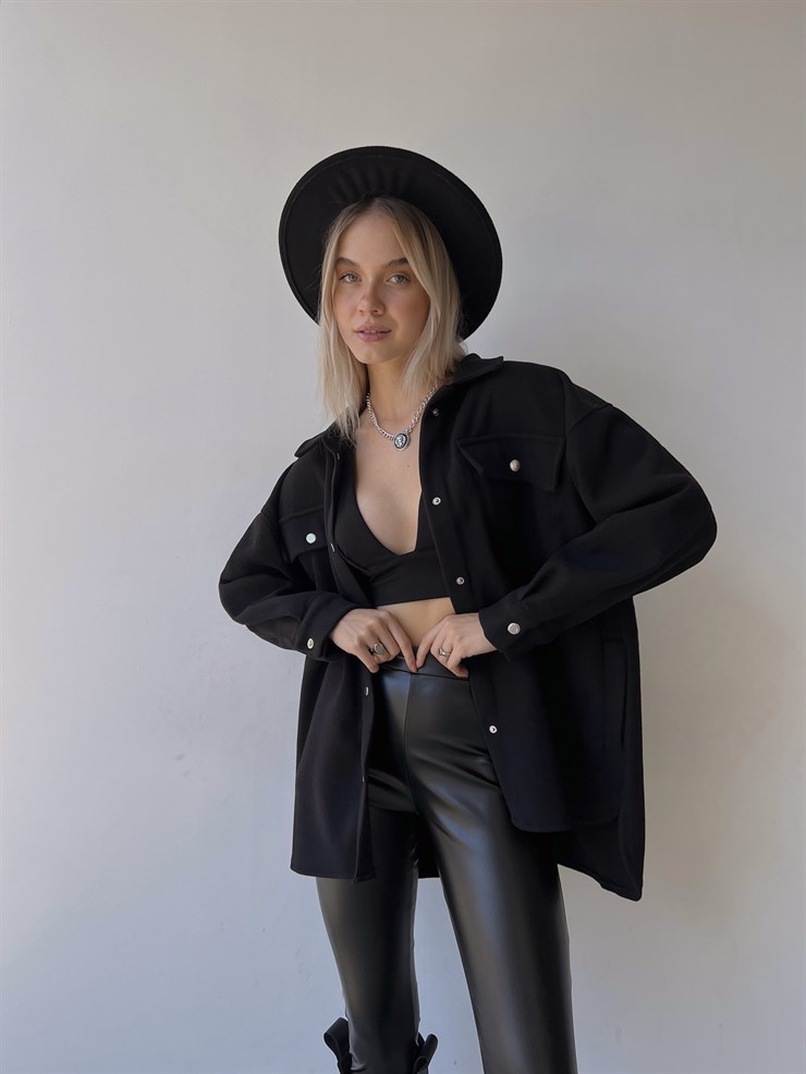 Önü Cepli Çıtçıt Kapamalı Ronnie Kadın Siyah Kaşe Gömlek 23K000154