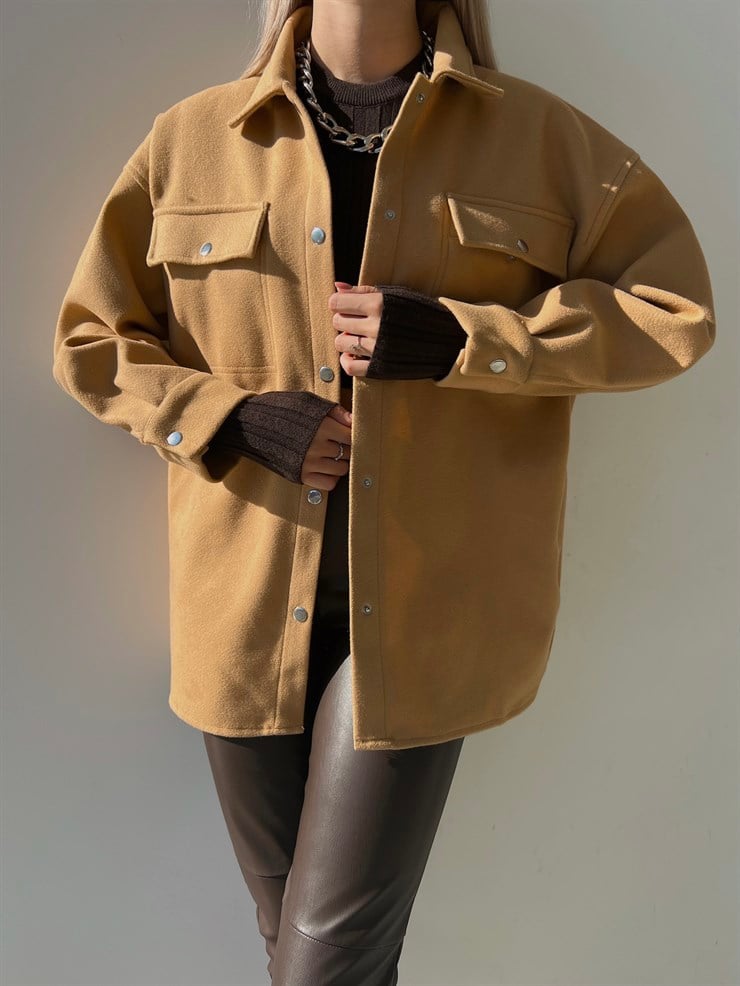 Önü Cepli Çıtçıt Kapamalı Ronnie Kadın Camel Kaşe Gömlek 23K000154