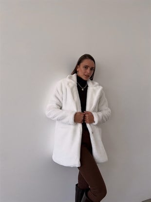 Önü Çıtçıt Kapamalı Yanları Cepli Audrey Kadın Beyaz Peluş Mont 22K000252