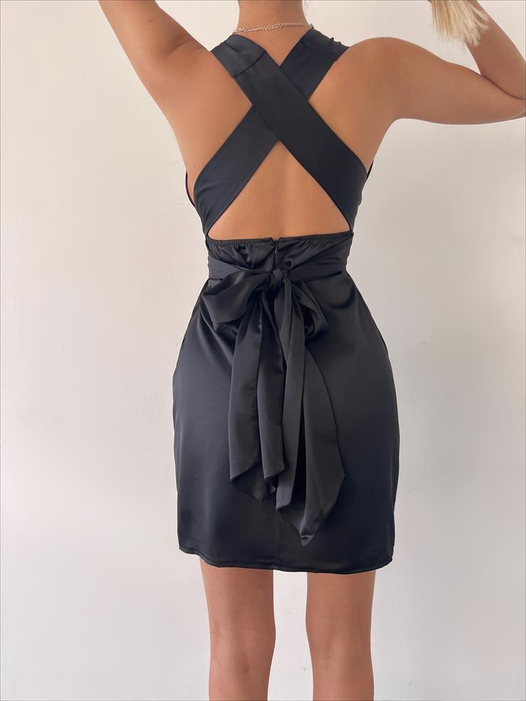 Önü Derin Dekolteli Boyundan Bağlamalı Willian Kadın Siyah Saten Mini Elbise 23Y000137